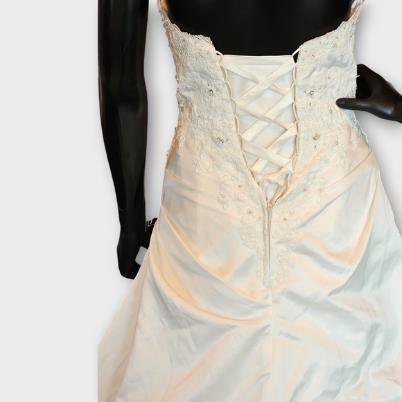 NWOT - Venus Symphony Ivory Satin Tuck - Picture 4 of 6